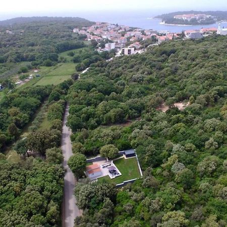 Apartment In Park Forest Soline Near The Sea Pjescana Uvala Bagian luar foto