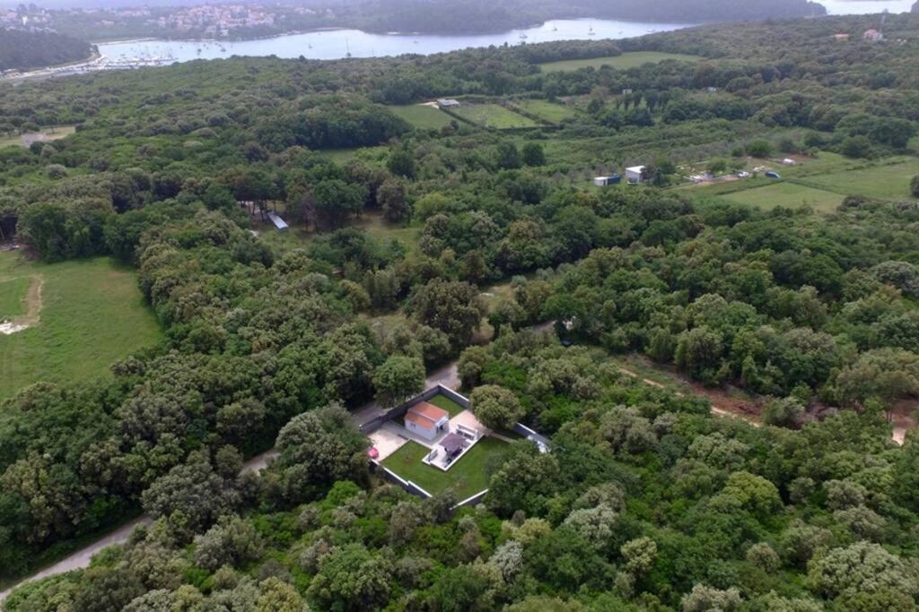 Apartment In Park Forest Soline Near The Sea Pjescana Uvala Bagian luar foto