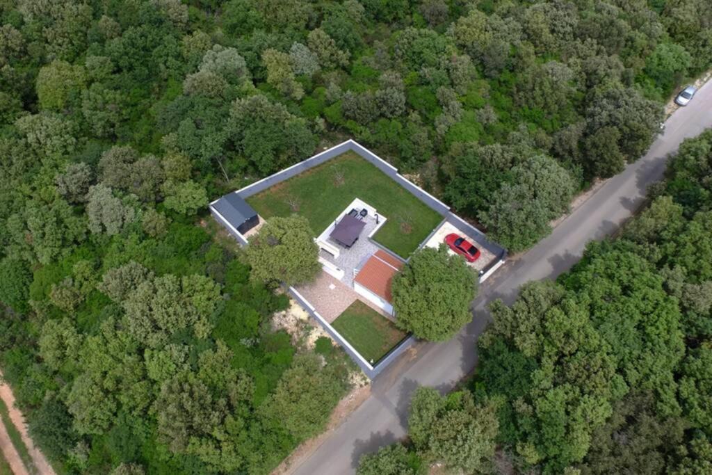 Apartment In Park Forest Soline Near The Sea Pjescana Uvala Bagian luar foto